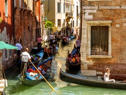 Venedik'te Gondol Turu