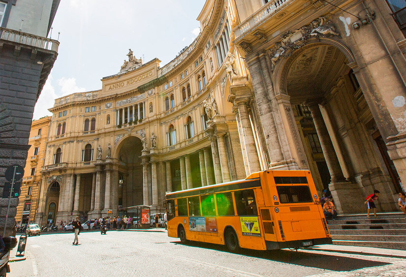 02 Galleria Umberto I-825x563