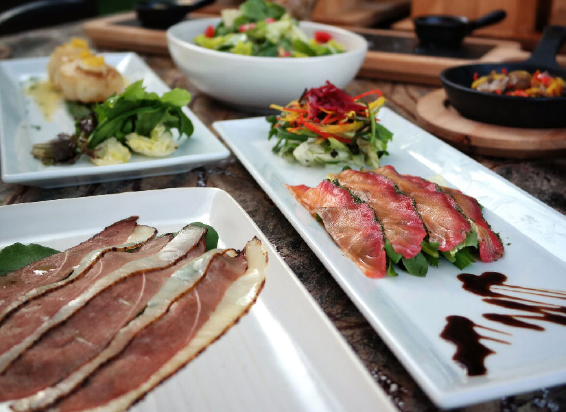 lets-go-bronze-steak-house-02-825x600