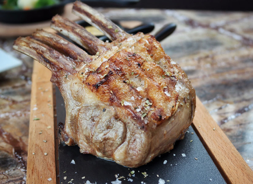 lets-go-bronze-steak-house-04-825x600