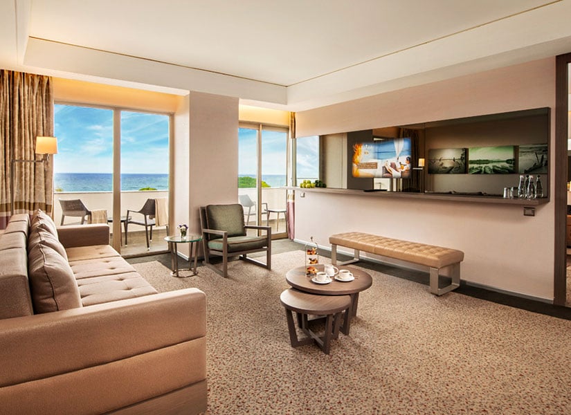 Deluxe Suite'ler şıklığı ve rahatlığıyla dikkat çekiyor.