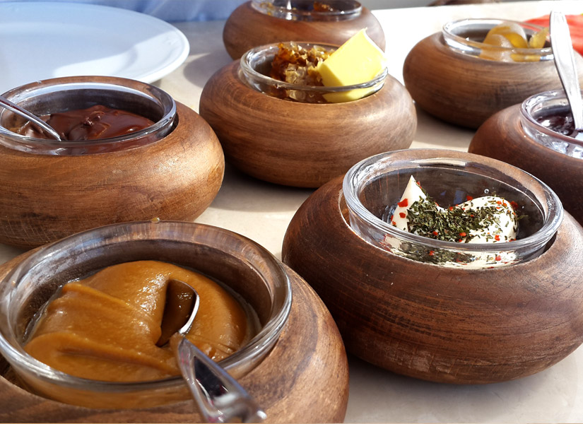 Çeşit çeşit köy kahvaltısı...