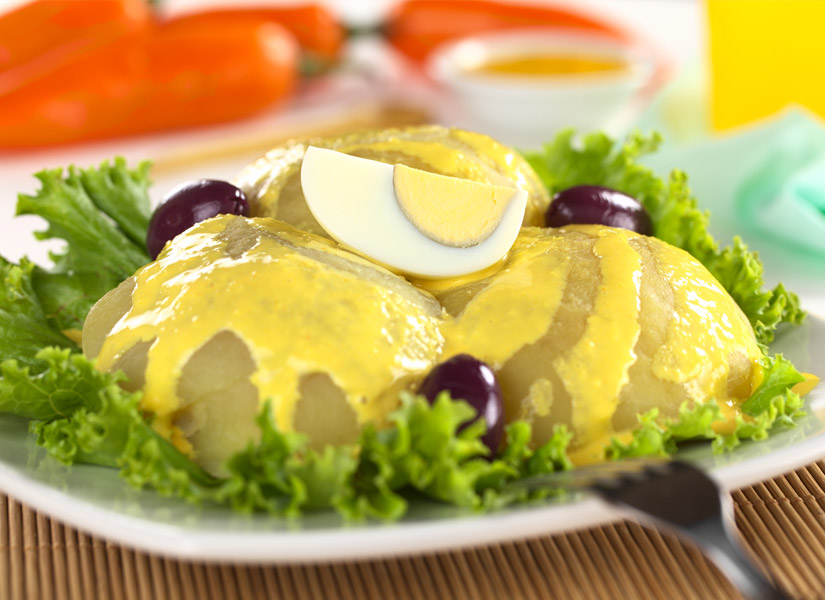 Huancaina sosuna bandırılmış patates.