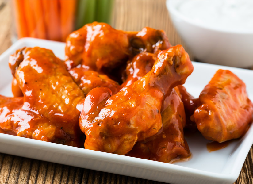 Tabasco sosu, özel çili biberler ve pul biber... Bu kanatlar çok acı!