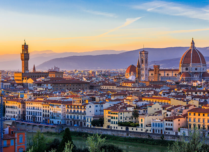 Dünyanın en eski sanat müzelerinden Uffizi'nin bulunduğu Floransa da sanatseverlere ilham verici nitelikte.