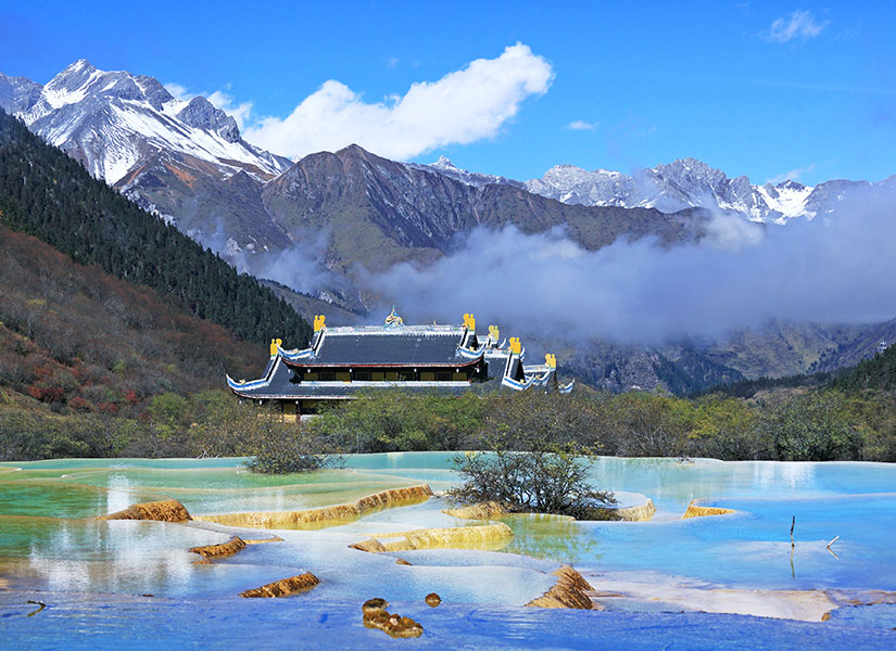 Huanglong'un rengarenk doğal havuzlarına bayılacaksınız.