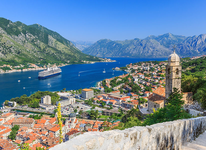 Eşsiz güzellikteki liman kenti Kotor.