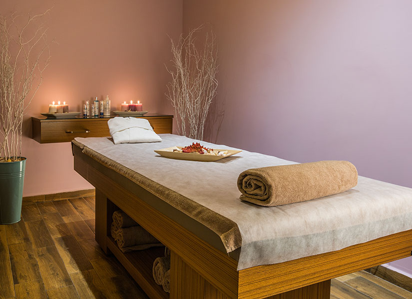 Relais Thalasso'nun dingin bir atmosfere sahip masaj odalarında aromatik terapilerden Uzak Doğu masajlarına pek çok seçenek sunuluyor.