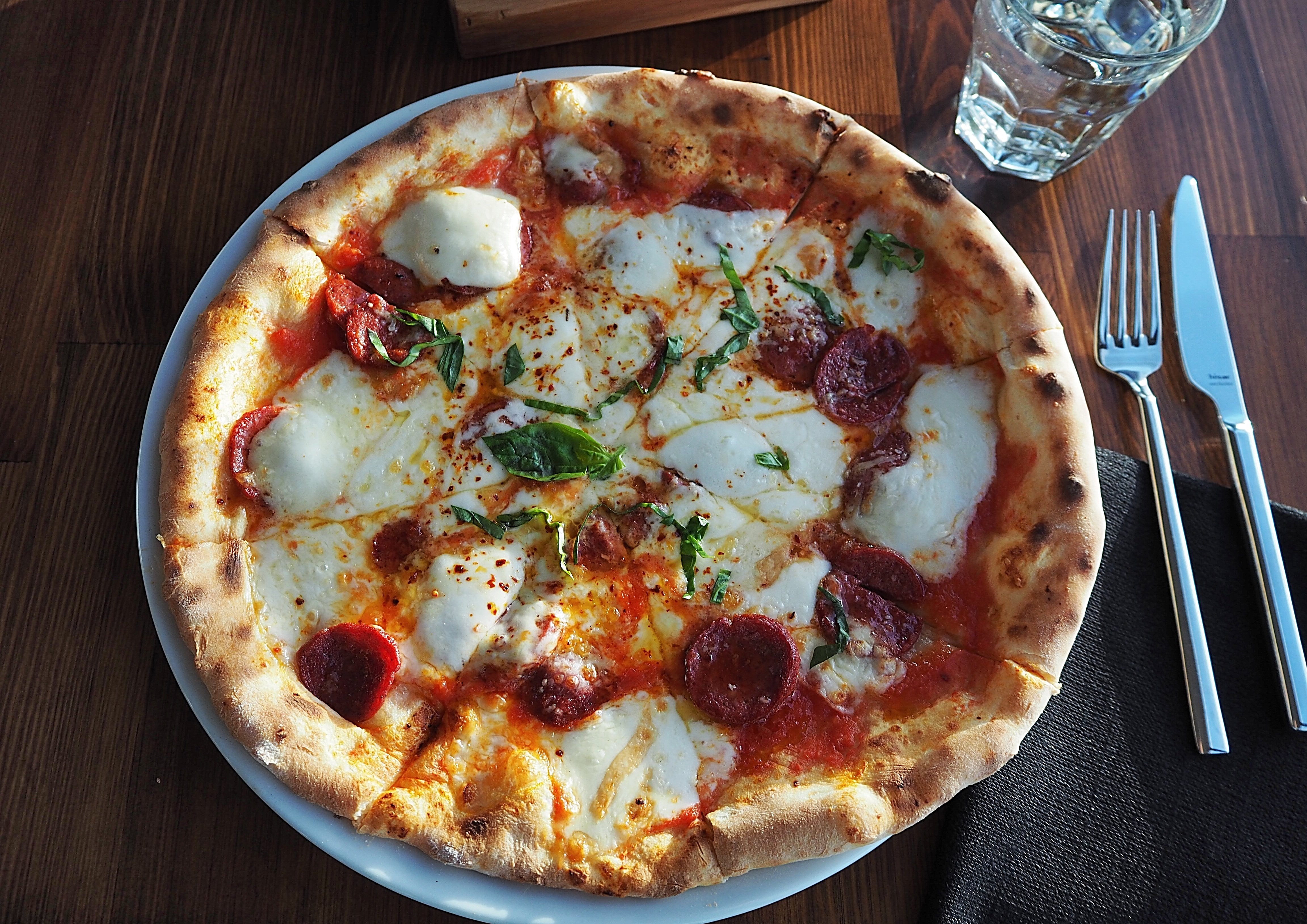 Fratelli la Bufala’nın fırından yeni çıkmış nefis pizzası