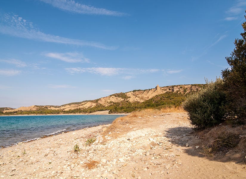 Çanakkale Savaşı'nda Anzak çıkarmasıyla ünlenen koya Anzak Koyu adı verildi.