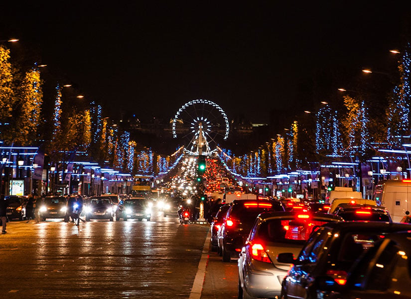 2020 yeni yılı yurt dışında kutlamak için gidilecek en güzel yerler Paris yılbaşı Şanzelize Caddesi