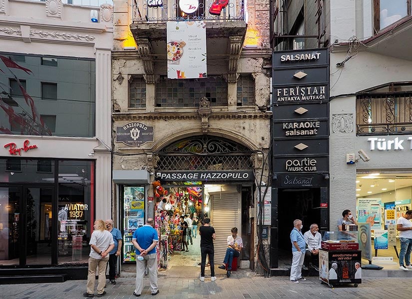 Tarihi Beyoğlu Binaları ve Hikayeleri