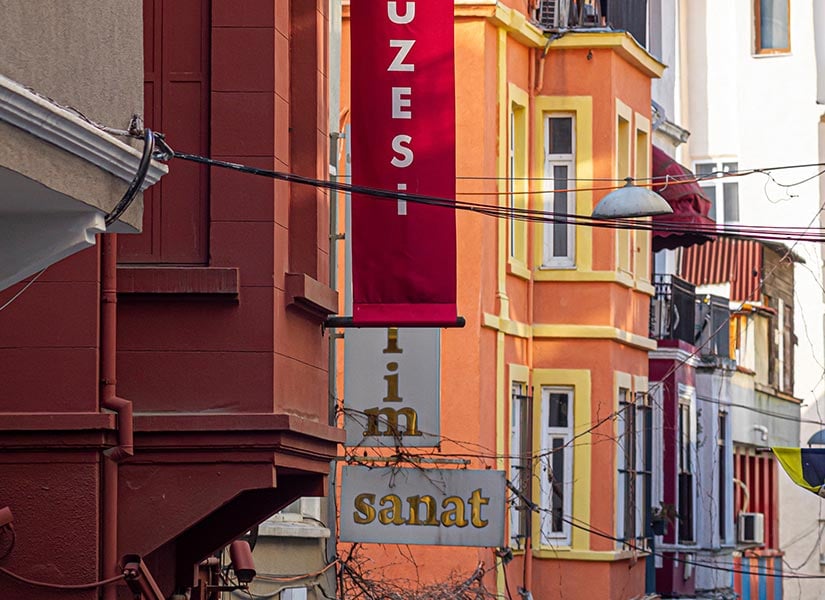 Tarihi Beyoğlu Binaları ve Hikayeleri